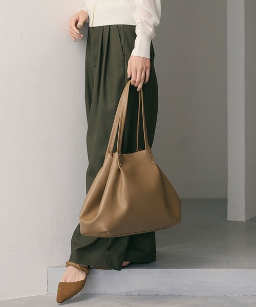 BEAUTY&YOUTH UNITED ARROWS（ビューティーアンドユースユナイテッドアローズ）の「タック トートバッグ -2WAY-（トートバッグ・レディース・ブラック/モカ・FREE）」の7枚目の写真