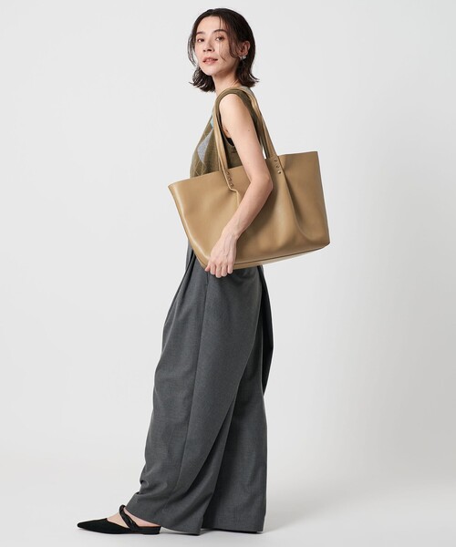 BEAUTY&YOUTH UNITED ARROWS（ビューティーアンドユースユナイテッドアローズ）の「タック トートバッグ -2WAY-（トートバッグ・レディース・ブラック/モカ・FREE）」の11枚目の写真