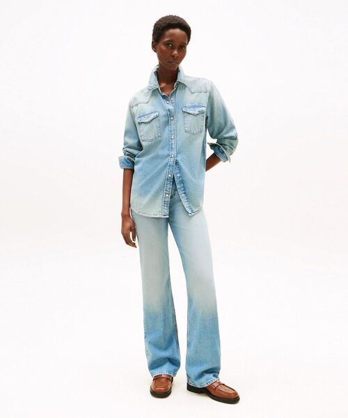 TOMMY HILFIGER(トミーヒルフィガー)の「デニムリラックスシャツ(シャツ/ブラウス・レディース・インディゴブルー・32inch/34inch/36inch)」の3枚目の写真