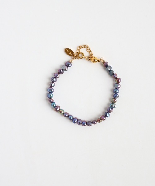 TUWAKRIM（トゥワクリム）の「【TUWAKRIM】リップルバロックブレスレット（ブレスレット・レディース・オフホワイト/ピンク/グレー・MEDIUM）」の2枚目の写真