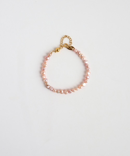 TUWAKRIM（トゥワクリム）の「【TUWAKRIM】リップルバロックブレスレット（ブレスレット・レディース・オフホワイト/ピンク/グレー・MEDIUM）」の3枚目の写真