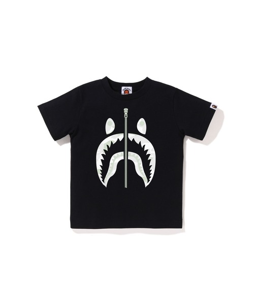 A BATHING APE(アベイシングエイプ)の「CITY CAMO SHARK TEE(Tシャツ/カットソー・キッズ・ブラック/ホワイト・120/130/140/110/100/90)」の2枚目の写真