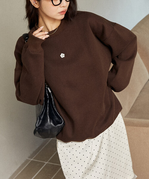 PUBLUX（パブリュクス）の「MARY QUANT × PUBLUX/マリークワント ワンポイント ロゴ刺繍 裏起毛 スウェット　限定展開（スウェット・レディース・ブラック/グレー/チャコールグレー/ナチュラル/ブラウン/ネイビー・ﾌﾘ-）」の5枚目の写真