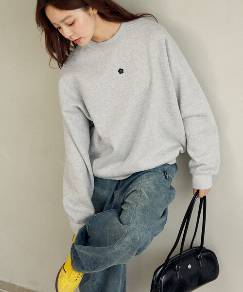 PUBLUX（パブリュクス）の「MARY QUANT × PUBLUX/マリークワント ワンポイント ロゴ刺繍 裏起毛 スウェット　限定展開（スウェット・レディース・ブラック/グレー/チャコールグレー/ナチュラル/ブラウン/ネイビー・ﾌﾘ-）」の4枚目の写真