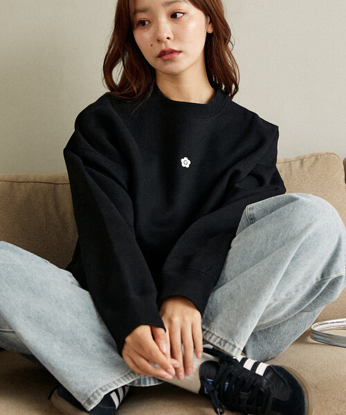 PUBLUX（パブリュクス）の「MARY QUANT × PUBLUX/マリークワント ワンポイント ロゴ刺繍 裏起毛 スウェット　限定展開（スウェット・レディース・ブラック/グレー/チャコールグレー/ナチュラル/ブラウン/ネイビー・ﾌﾘ-）」の2枚目の写真