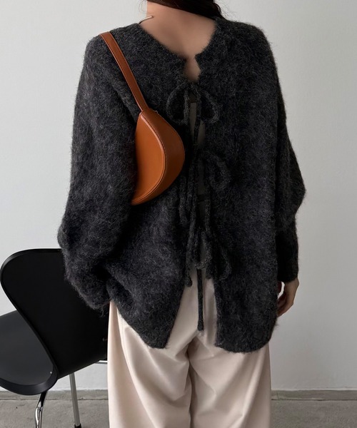 callautia（カラウティア）の「バックリボンオーバーシャギーニット（ニット/セーター・レディース・ネイビー/チャコール/ライトグレー/ブラウン/ダークブラウン・MEDIUM/LARGE）」の19枚目の写真