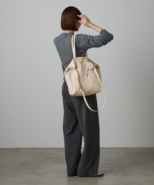 russet（ラシット）の「レザー2WAYトートバッグ（トートバッグ・レディース・キャメル/グレー/ブラック/アイボリー・FREE）」の9枚目の写真