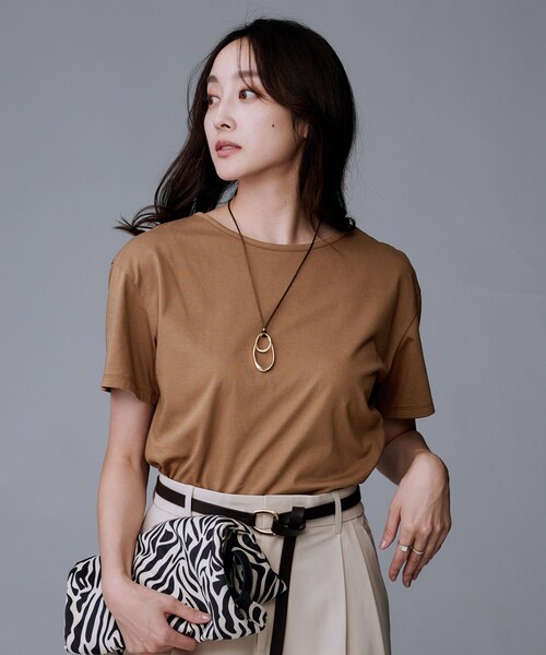 UNTITLED（アンタイトル）の「【接触冷感/コットン100/洗える/Tシャツ】半袖天竺プルオーバー（Tシャツ/カットソー・レディース・ダークグレー/オフホワイト/キャメル・48/44/04/02/00）」の3枚目の写真