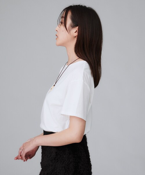 UNTITLED（アンタイトル）の「【接触冷感/コットン100/洗える/Tシャツ】半袖天竺プルオーバー（Tシャツ/カットソー・レディース・ダークグレー/オフホワイト/キャメル・48/44/04/02/00）」の6枚目の写真