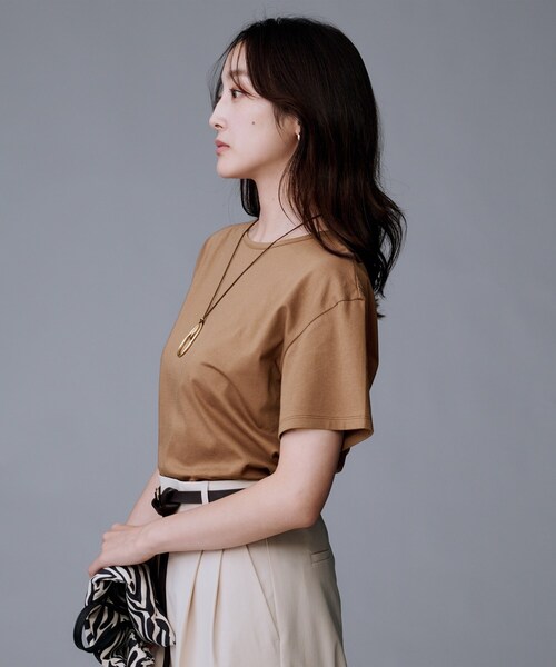 UNTITLED（アンタイトル）の「【接触冷感/コットン100/洗える/Tシャツ】半袖天竺プルオーバー（Tシャツ/カットソー・レディース・ダークグレー/オフホワイト/キャメル・48/44/04/02/00）」の14枚目の写真