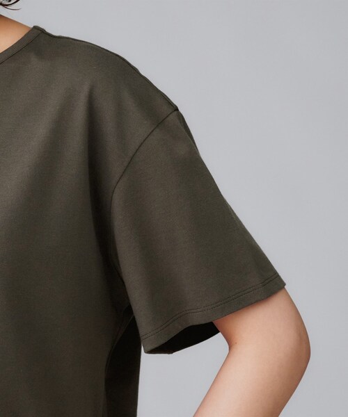 UNTITLED（アンタイトル）の「【接触冷感/コットン100/洗える/Tシャツ】半袖天竺プルオーバー（Tシャツ/カットソー・レディース・ダークグレー/オフホワイト/キャメル・48/44/04/02/00）」の21枚目の写真