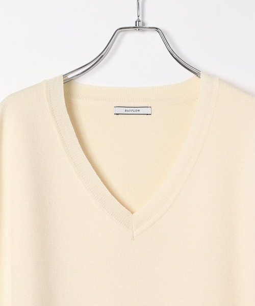 BAYFLOW（ベイフロー）の「ハイゲージＶニットベスト（ニット/セーター・レディース・マスタード/チャコール/オフホワイト・FREE）」の10枚目の写真