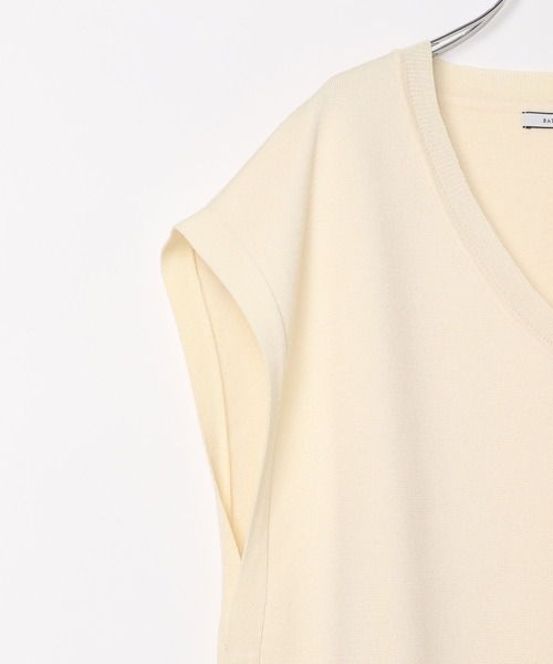 BAYFLOW（ベイフロー）の「ハイゲージＶニットベスト（ニット/セーター・レディース・マスタード/チャコール/オフホワイト・FREE）」の11枚目の写真