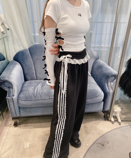 lilLilly（リルリリー）の「2wayベロアリボンアームウォーマー（アームカバー・レディース・ホワイト/ブラック×ホワイト・FREE）」の4枚目の写真