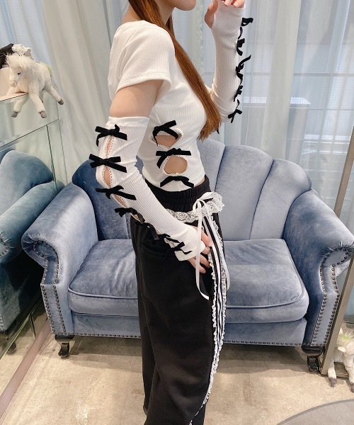 lilLilly（リルリリー）の「2wayベロアリボンアームウォーマー（アームカバー・レディース・ホワイト/ブラック×ホワイト・FREE）」の6枚目の写真