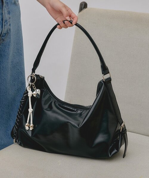 新色追加！【yomo企画】チャーム付きワンハンドルベルトデザインバック