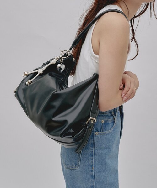 CIAOPANIC TYPY（チャオパニックティピー）の「:新色追加！【yomo企画】チャーム付きワンハンドルベルトデザインバック（トートバッグ・レディース・ブラック/ベージュ/グレイッシュベージュ/ダークブラウン・ONE SIZE）」の14枚目の写真