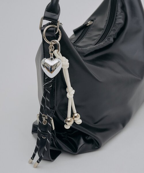 CIAOPANIC TYPY(チャオパニックティピー)の「:【大容量/2サイズ展開】チャーム付きワンハンドルベルトデザインバック(ショルダーバッグ・レディース・ブラック/ベージュ/グレイッシュベージュ/ダークブラウン/ブラウン/ブラウン系その他/ブラック系その他/ベージュ系その他・ONE SIZE)」の22枚目の写真