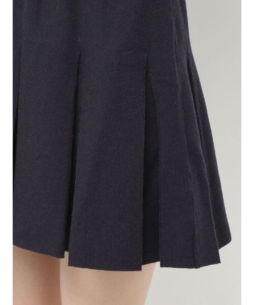 CALNAMUR(カルナムール)の「ニットプリーツワンピース(ワンピース・レディース・グレー/ネイビー/ブラウン・FREE)」の10枚目の写真