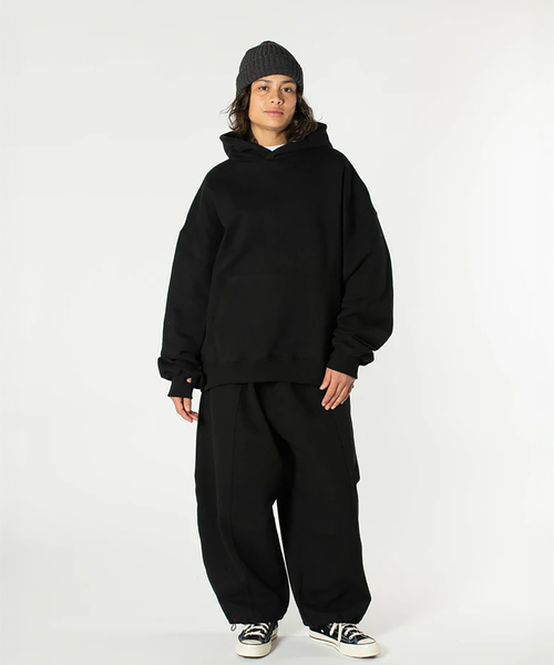 WISM（ウィズム）の「Estudio Niksen / エストゥディオ・ニクセン Signature Balloon Joggers（スウェットパンツ・メンズ・ライトグレー/ブラック・FREE）」の3枚目の写真
