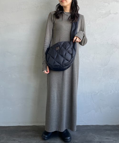TAION（タイオン）の「【WEB限定】[TAION/タイオン] MILITARY バナナショルダー ダウンバッグ（ショルダーバッグ・レディース・ブラック/オフホワイト・ONE SIZE）」の3枚目の写真
