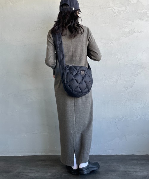 TAION（タイオン）の「【WEB限定】[TAION/タイオン] MILITARY バナナショルダー ダウンバッグ（ショルダーバッグ・レディース・ブラック/オフホワイト・ONE SIZE）」の9枚目の写真