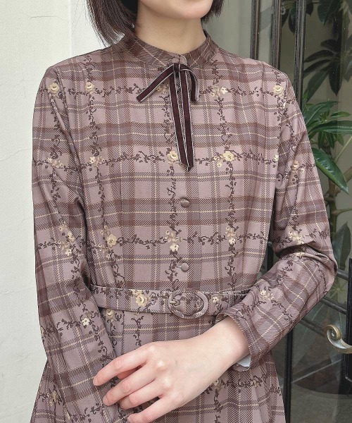 F i.n.t（フィント）の「プチフラワーチェック柄ケープ付きワンピース/fint フィント（ワンピース・レディース・ネイビー/ブラウン×イエロー・FREE）」の22枚目の写真