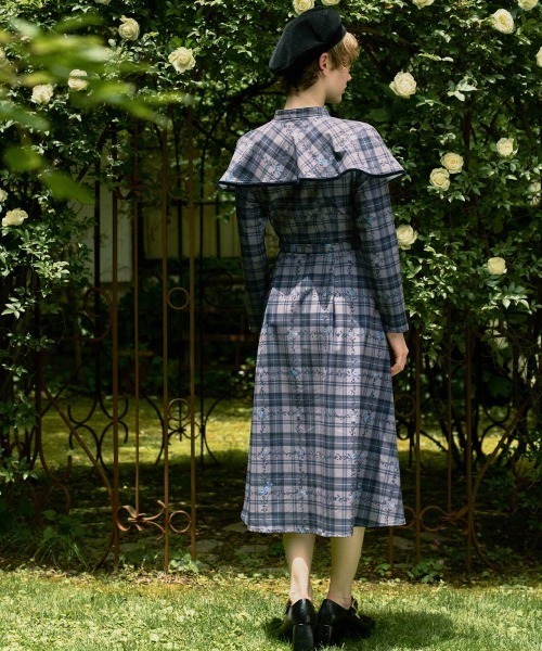 F i.n.t（フィント）の「プチフラワーチェック柄ケープ付きワンピース/fint フィント（ワンピース・レディース・ネイビー/ブラウン×イエロー・FREE）」の14枚目の写真