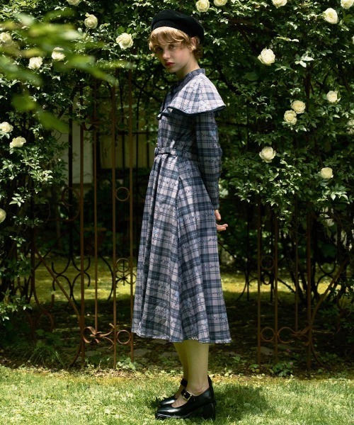 F i.n.t（フィント）の「プチフラワーチェック柄ケープ付きワンピース/fint フィント（ワンピース・レディース・ネイビー/ブラウン×イエロー・FREE）」の15枚目の写真