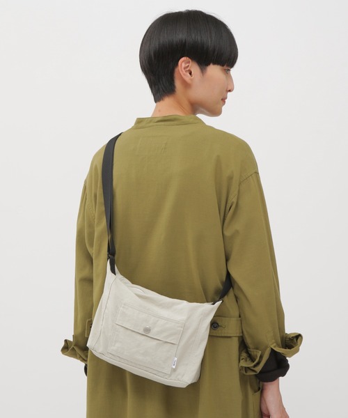 MHL.（エムエイチエル）の「MATT NYLON（ショルダーバッグ・レディース・ブラック/ホワイト系その他3・FREE）」の7枚目の写真