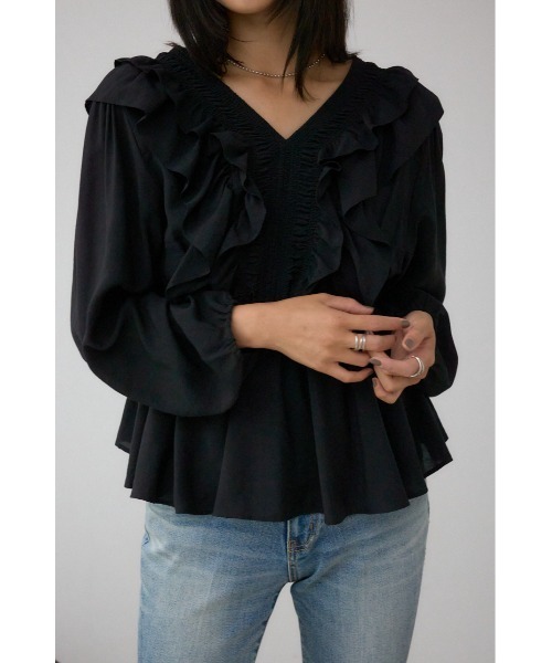 AZUL by moussy(アズールバイマウジー)の「ラッフルショルダー長袖ブラウス(シャツ/ブラウス・レディース・アイボリー/ブラック・SMALL/MEDIUM)」の2枚目の写真