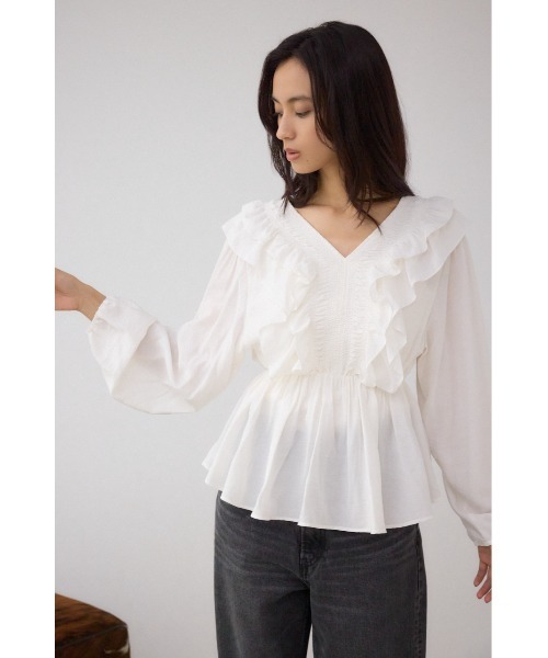 AZUL by moussy(アズールバイマウジー)の「ラッフルショルダー長袖ブラウス(シャツ/ブラウス・レディース・アイボリー/ブラック・SMALL/MEDIUM)」の5枚目の写真