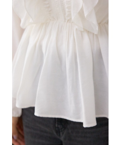 AZUL by moussy(アズールバイマウジー)の「ラッフルショルダー長袖ブラウス(シャツ/ブラウス・レディース・アイボリー/ブラック・SMALL/MEDIUM)」の14枚目の写真