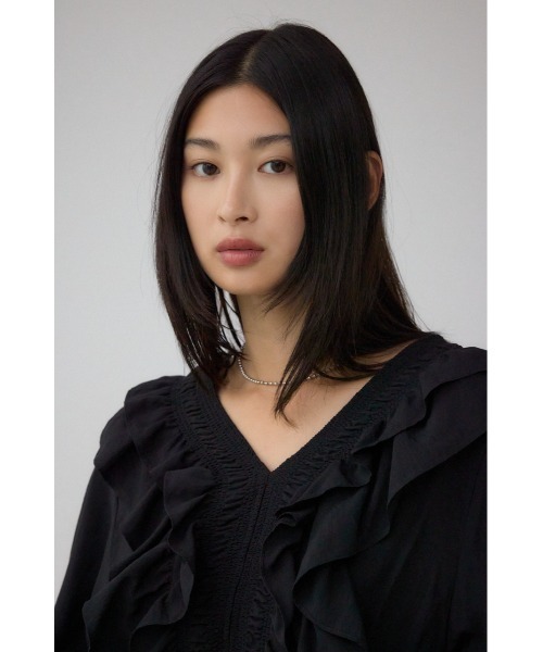 AZUL by moussy(アズールバイマウジー)の「ラッフルショルダー長袖ブラウス(シャツ/ブラウス・レディース・アイボリー/ブラック・SMALL/MEDIUM)」の18枚目の写真