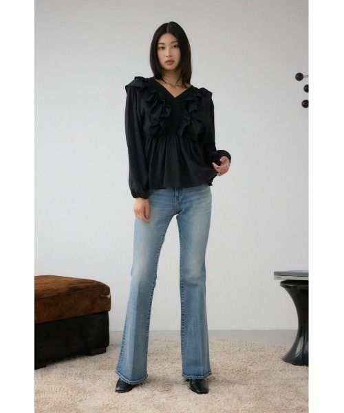 AZUL by moussy(アズールバイマウジー)の「ラッフルショルダー長袖ブラウス(シャツ/ブラウス・レディース・アイボリー/ブラック・SMALL/MEDIUM)」の20枚目の写真