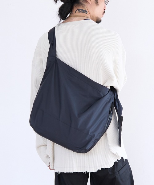 yorozu(ヨロズ)の「(CANNABIS別注)yorozu CORDURA TASUKI Shoulder 2番(111YZ134CN)(ショルダーバッグ・メンズ・ブラック・FREE)」の6枚目の写真