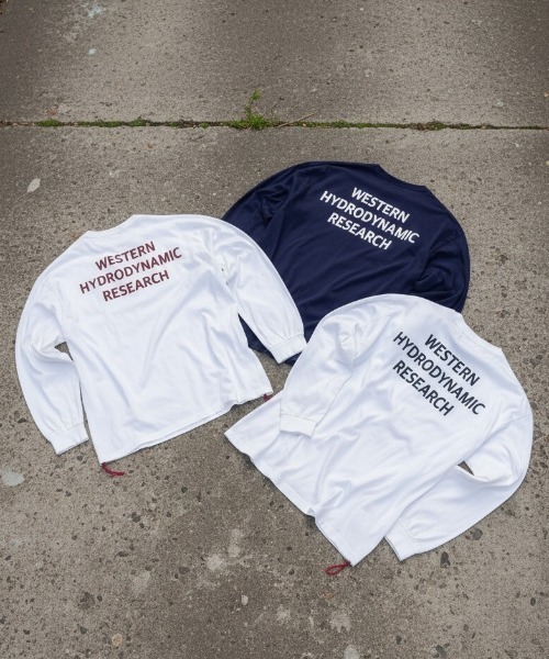 WESTERN HYDRODYNAMIC RESEARCH(ウェスタンハイドロダイナミックリサーチ)の「【Western Hydrodynamic Research/ウェスタン ハイドロダイナミック リサーチ】WORKER LS T JP JAPAN LIMITED バックプリント ブランドロゴ ワンポイント 刺繍 ロンT(Tシャツ/カットソー・メンズ・ホワイト系その他/ホワイト/ネイビー・LARGE/MEDIUM/X-LARGE)」の5枚目の写真