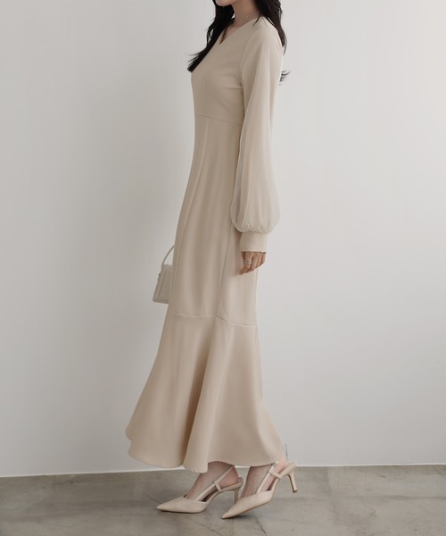 nouvellemoi(ヌーベルモイ)の「Vネックシアースリーブマーメイドワンピース(ワンピース・レディース・ブラック/チャコール/アイボリー・L/M/S)」の4枚目の写真