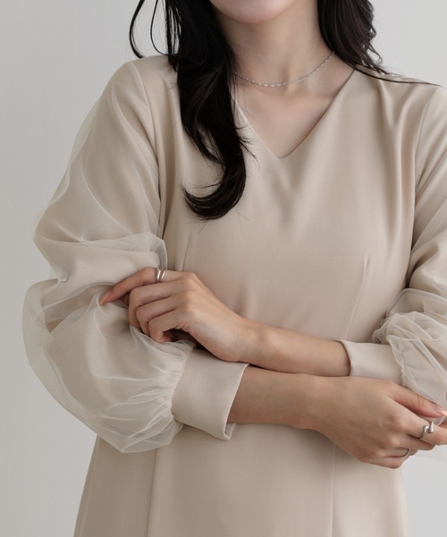 nouvellemoi(ヌーベルモイ)の「Vネックシアースリーブマーメイドワンピース(ワンピース・レディース・ブラック/チャコール/アイボリー・L/M/S)」の6枚目の写真