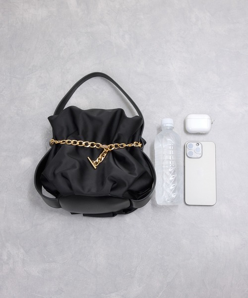 ADAM ET ROPE'(アダムエロペ)の「【サステナブル】チェーン巾着バッグ(ハンドバッグ・レディース・ブラック/ブラウン・FREE)」の5枚目の写真