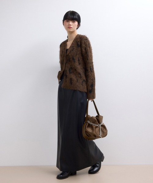 ADAM ET ROPE'(アダムエロペ)の「【サステナブル】チェーン巾着バッグ(ハンドバッグ・レディース・ブラック/ブラウン・FREE)」の10枚目の写真