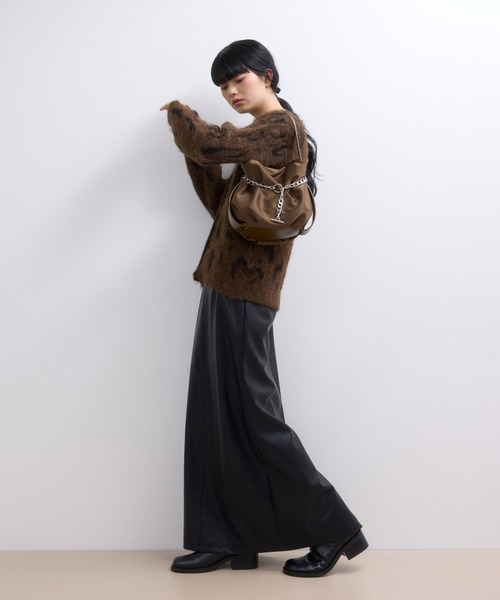 ADAM ET ROPE'(アダムエロペ)の「【サステナブル】チェーン巾着バッグ(ハンドバッグ・レディース・ブラック/ブラウン・FREE)」の11枚目の写真