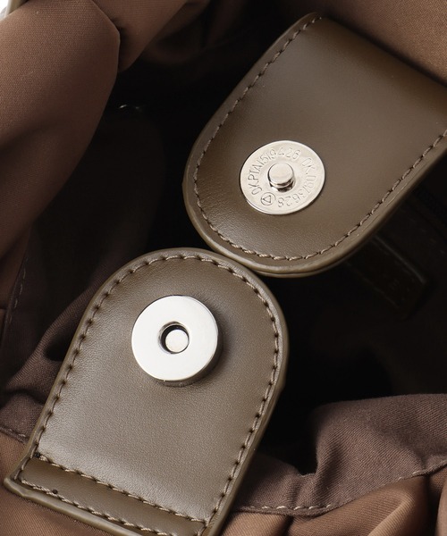 ADAM ET ROPE'(アダムエロペ)の「【サステナブル】チェーン巾着バッグ(ハンドバッグ・レディース・ブラック/ブラウン・FREE)」の19枚目の写真