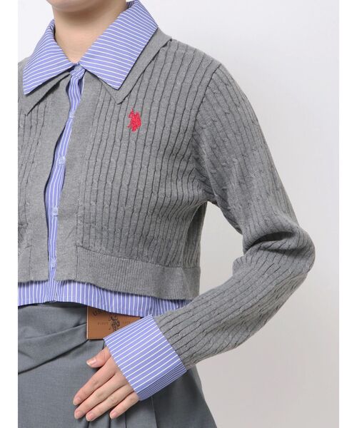 U.S. POLO ASSN.（ユーエスポロアッスン）の「U.S. POLO ASSN.別注シャツレイヤード風ケーブルカーディガン（カーディガン/ボレロ・レディース・グレー/ブラック/アイボリー・FREE）」の4枚目の写真