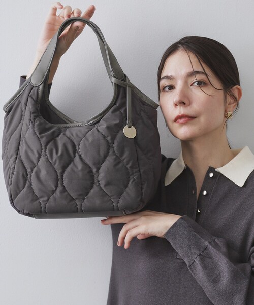 OPAQUE.CLIP（オペークドットクリップ）の「【フェイクファー／キルティング】くり手ミドルトートバッグ（トートバッグ・レディース・チャコールグレー/ブラック/ブラウン系その他5/ベージュ系6・00）」の3枚目の写真