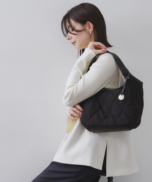 OPAQUE.CLIP（オペークドットクリップ）の「【フェイクファー／キルティング】くり手ミドルトートバッグ（トートバッグ・レディース・チャコールグレー/ブラック/ブラウン系その他5/ベージュ系6・00）」の2枚目の写真