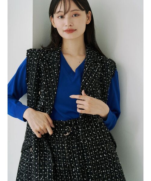 TONAL(トーナル)の「ロロピアーナウールVネックニット(ニット/セーター・レディース・グレー/ブルー/ブラック・MEDIUM)」の8枚目の写真