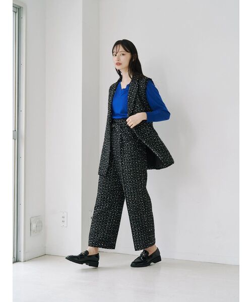 TONAL(トーナル)の「ロロピアーナウールVネックニット(ニット/セーター・レディース・グレー/ブルー/ブラック・MEDIUM)」の10枚目の写真