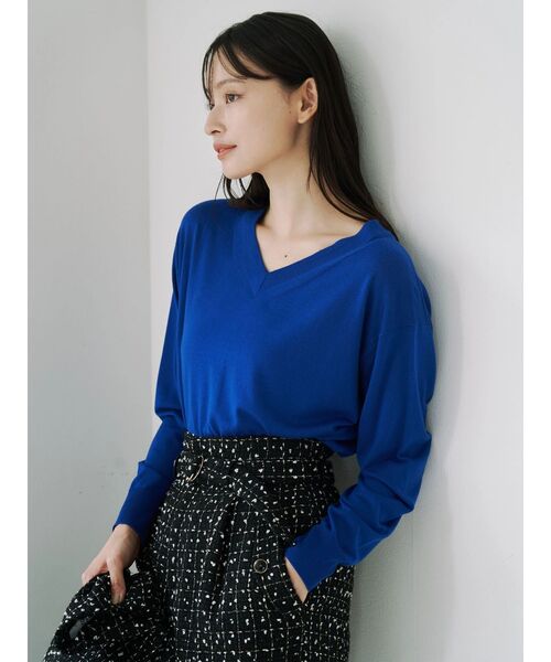 TONAL(トーナル)の「ロロピアーナウールVネックニット(ニット/セーター・レディース・グレー/ブルー/ブラック・MEDIUM)」の22枚目の写真
