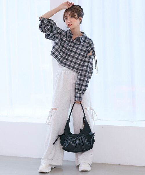 MAJESTIC LEGON（マジェスティックレゴン）の「スリット入りキラキラスウェットパンツ（スウェットパンツ・レディース・ブラック/チャコールグレー/オートミール・MEDIUM）」の4枚目の写真